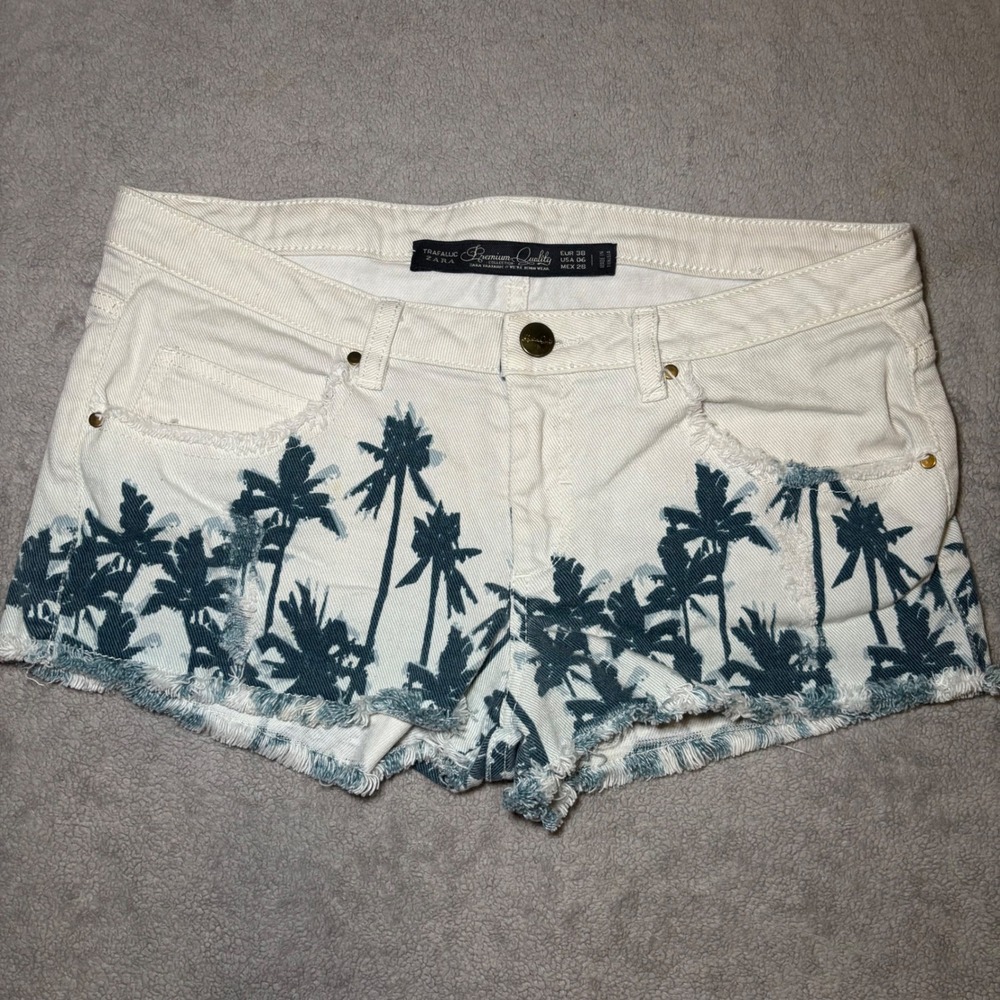 Zara Trafaluc Palm Tree Print Studded Denim Shorts White Blue Size 6 Distressed